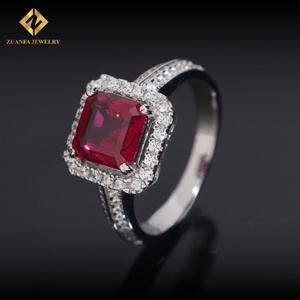 Anillo de Moda de Plata de Ley 925 con Diamante Rojo Corte Esmeralda VVS, Anillo de Bodas para Mujer - Product Image 1