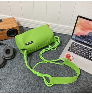 Sac bandoulière messager rétro coréen tendance, minimaliste, uni, pour étudiants, style sport décontracté, avec lettres, vente en gros - Product Image 5