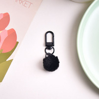 Boule de Cheveux Artificielle en Fausse Fourrure Pom Pom Écouteurs Sac Pendentif Porte-clés Mignon Mini Peluche Douce et Moelleuse Pompon Boule de Poils Porte-clés Charme