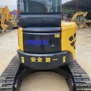 Excavatrice Komatsu PC35MR d'occasion, modèle 2024, poids opérationnel de 4 tonnes, capacité de la benne de 0,13 m³, moteur KOMATSU inclus pour rapport. - Product Image 4