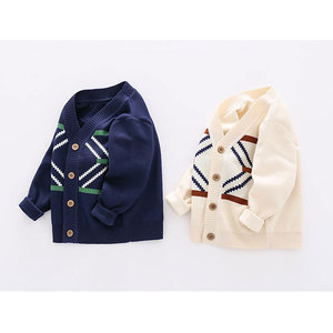 Manteau pull d'hiver pour garçon, en coton tricoté, à manches longues, confortable, cardigan boutonné pour enfants, pull col en V personnalisé - Product Image 4