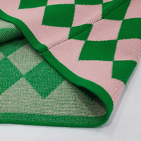 Fournisseur de tricots sur mesure, ensemble de tricots d'hiver 2024 pour femmes, pull en tricot à carreaux, cardigan, jupe