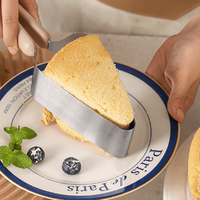 Alat Pemotong dan Penyaji Kue dari Baja Tahan Karat, Alat Transfer Kue Segitiga dengan Pegangan Ergonomis, Alat Panggang yang Tahan Lama