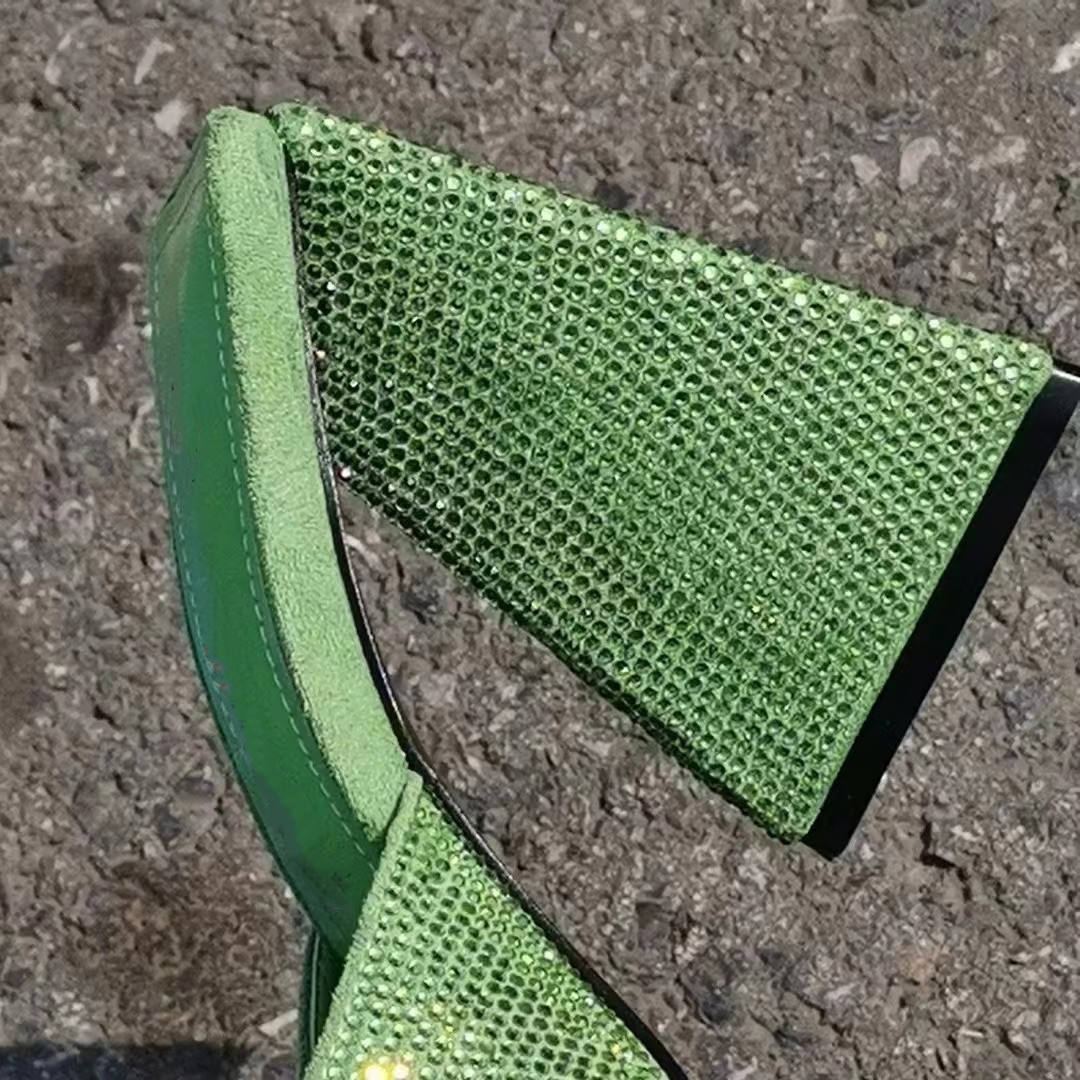 สีเขียว