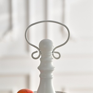 Plateau de service décoratif moderne européen en métal blanc crème à 2 niveaux avec poignées pour mariage - Product Image 5