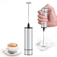 Pengaduk Susu Genggam Bertenaga Baterai, Pengocok Kopi Portabel, Pembuat Busa Susu, Pengaduk Minuman dengan Pengocok Baja Tahan Karat Perak Otomatis