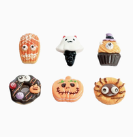 Lot de 100 Breloques d'Halloween en Résine Faite à la Main, Cabochons à Dos Plat de Forme Irrégulière pour Breloques de Chaussures et Gobelets Thème Effrayant