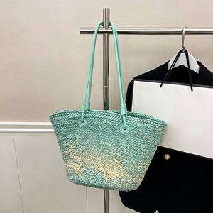 Classic <b>Designer</b> Bags Women Famous Brands Vacation Tote Bag Hot Selling Luxury Straw Bags Wholesale - Product Image 3