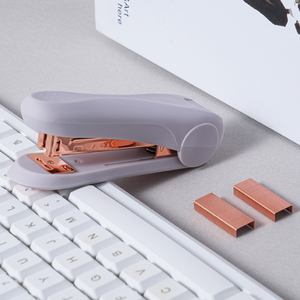 ชุดเครื่องเขียนสำนักงานสีขาวโรสโกลด์ขายส่ง ชุดอุปกรณ์ตั้งโต๊ะพร้อมที่เย็บ<span class=keywords><strong>กระดาษ</strong></span> เครื่องเจาะกระดาษ กรรไกร และที่ตัดเทป - Product Image 5