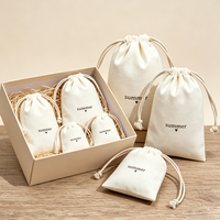 Sacs à cordon en coton anti-poussière avec logo personnalisé, pochettes anti-poussière en coton, petites pochettes cadeaux réutilisables pour souvenirs et cadeaux artisanaux