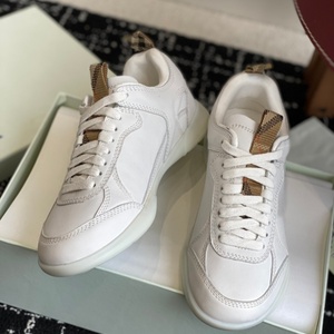 Sneakers blanches classiques de luxe pour hommes - Chaussures de sport décontractées respirantes et imperméables pour le basketball et la course à pied - Product Image 1