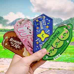 พวงกุญแจทอผ้าแบบกำหนดเอง ผลิตในจีน พวงกุญแจโลโก้แบบกำหนดเอง ป้ายปักลาย ป้ายเย็บติด พวงกุญแจ - Product Image 1