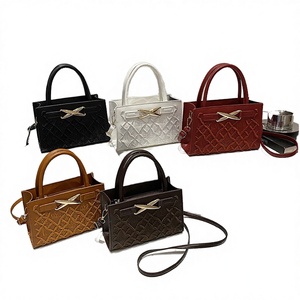 Sac à main bandoulière de luxe léger brodé couleur unie avec fermeture éclair, nouvelle collection Printemps-Automne 2026 pour femme - Product Image 1