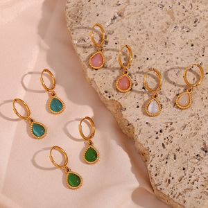 Ensemble de bijoux élégants en acier inoxydable plaqué or avec pendentif en cristal œil de chat et boucles d'oreilles - Product Image 3