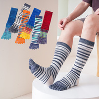 Chaussettes à cinq orteils à rayures colorées à la mode Chaussettes décontractées en coton pour hommes
