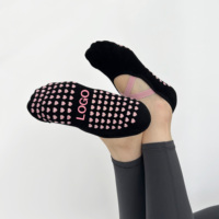 Chaussettes de Pilates de qualité professionnelle avec grip amélioré et gestion de l'humidité pour enfants en automne