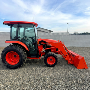 Tractor Agrícola L4060 de 40 HP en Oferta, con Cargador Frontal LA905, Rojo, Tracción en las 4 Ruedas, Alta Productividad - Product Image 1