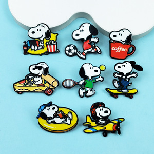 Broche de personnage de dessin animé pour loisirs et divertissements, accessoire mignon en forme de chiot Snoopy, décoration pour sac à dos - Product Image 3