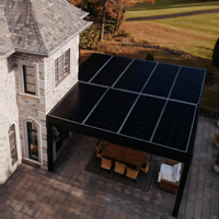 Pergola Bioclimatique Motorisée Personnalisable en Aluminium à Lames Orientables pour Patio, Jardin et Cuisine Extérieure avec Panneaux Solaires