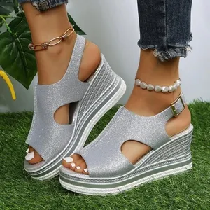 2024 nouveau découpé paillettes couleur doré argent femmes décontracté sandales à semelles compensées une ligne boucle Peep orteil femmes été plage sandales - Product Image 1