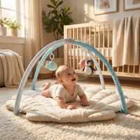 Tapis d'éveil bébé tendance en forme de coquillage, couleurs neutres modernes, arche d'activités robuste et jouets en peluche marine de haute qualité