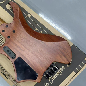 Guitare <span class=keywords><strong>basse</strong></span> sans tête à <span class=keywords><strong>5</strong></span> <span class=keywords><strong>cordes</strong></span>, table en érable burl, finition brillante, micros actifs, pont individuel, <span class=keywords><strong>basse</strong></span> personnalisée, vente en gros - Product Image 5