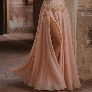 Abito Lungo di Lusso in Raso e Georgette Rosa, Elegante Vestito da Donna con Pizzo Ricamato, Spalline Sottili e Spacco Alto, Abito da Resort - Product Image 4