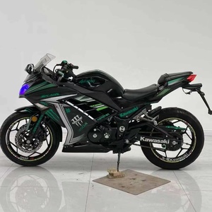 Moto sportive <span class=keywords><strong>Kawasaki</strong></span> d'occasion, modèle <span class=keywords><strong>Ninja</strong></span> <span class=keywords><strong>400</strong></span>, <span class=keywords><strong>400</strong></span> cm³, refroidissement par eau, idéale pour les débutants, parfaite pour les trajets quotidiens - Product Image 2
