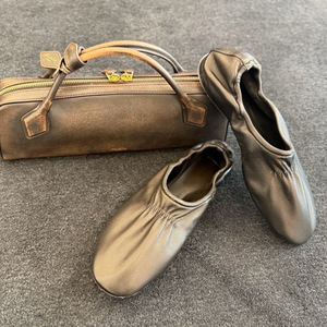 Nuove Scarpe da Donna 2026 con Tomaia Morbida, Punta Rotonda, Sandali Plissettati Slip-On, Ballerine Elastiche Piatte Stile Nonna, Tinta Unita per l'Autunno - Product Image 3