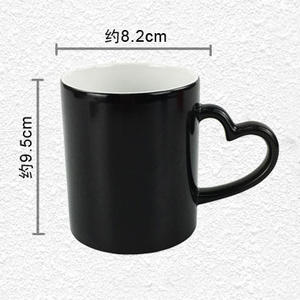 Amazn Top Seller 11oz Black Magic Hot Sensitive Color Changing <span class=keywords><strong>Taza</strong></span> <span class=keywords><strong>de</strong></span> café <span class=keywords><strong>de</strong></span> cerámica para sublimación con mango <span class=keywords><strong>de</strong></span> corazón - Product Image 6