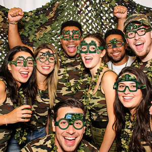 Lunettes de fête à thème camouflage, lot de 12, accessoires pour photomaton, décorations d'anniversaire, style festif sportif, en plastique et papier - Product Image 5