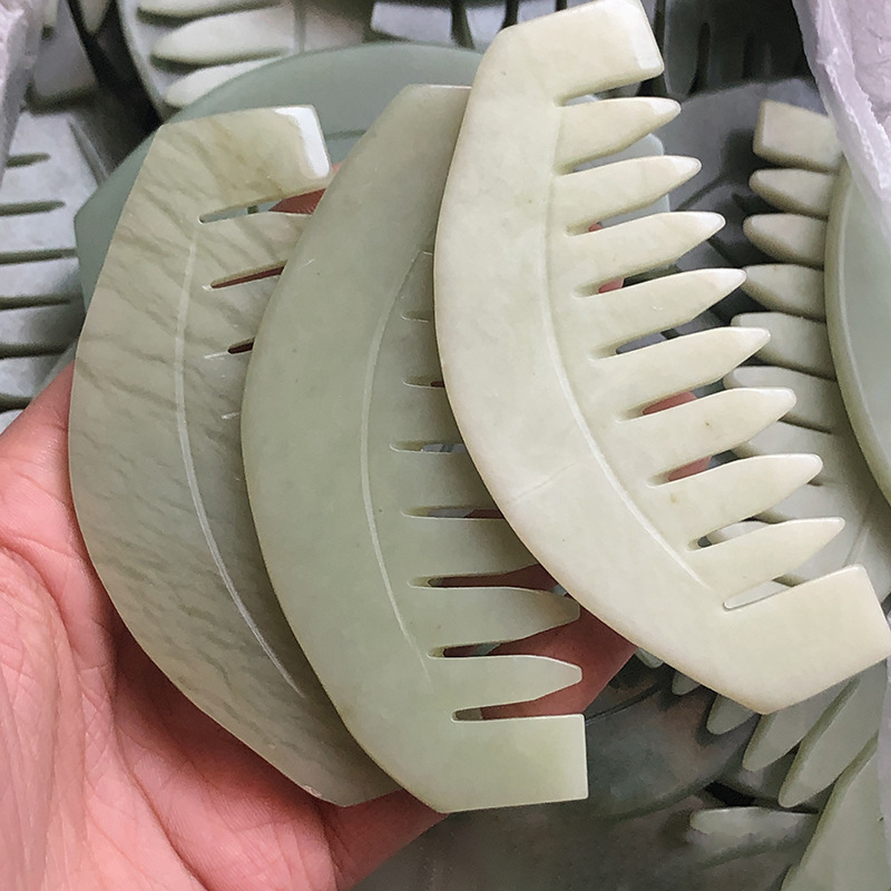 Оптовая продажа с фабрики Xiuyan зеленый нефрит гуаша массаж снятие давления продукты расческа натуральный драгоценный камень Нефритовая Расческа для роста волос