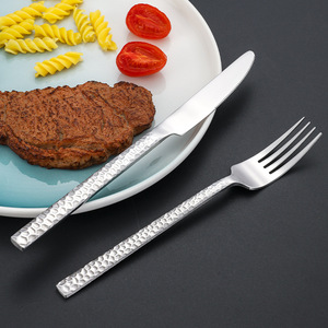 Juego de cubiertos de acero inoxidable de 12 piezas con diseño de cubos de agua martillados, estilo occidental, cuchillo, tenedor y cuchara para postre en casa. - Product Image 2
