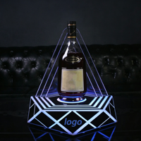Support d'affichage de bouteille d'alcool en acrylique LED personnalisé, présentoir géométrique pour une seule bouteille avec logo personnalisé pour bar et présentation en magasin