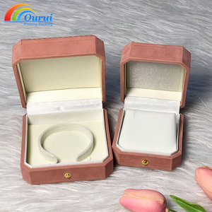 Estuche de Joyería Octagonal Premium en Stock con Cierre de Botón para Anillos y Brazaletes en Acabado de Terciopelo Rosa, Elegante Caja de Almacenamiento - Product Image 1