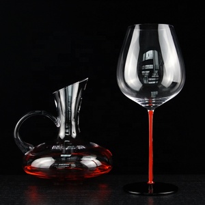 Calici <span class=keywords><strong>da</strong></span> <span class=keywords><strong>Vino</strong></span> in Cristallo Senza Piombo con Gambo <span class=keywords><strong>Rosso</strong></span> e Logo, Capacità 1L, Stile Lussuoso per Regali Aziendali - Product Image 1