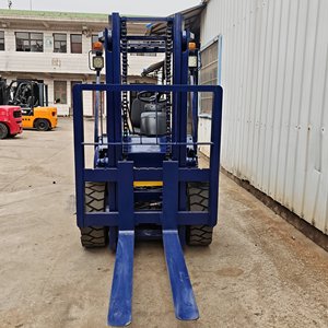 Chariot élévateur diesel Komatsu FD30 d'occasion de 3 tonnes avec déplaceur latéral hydraulique, pneus pleins, mât à deux étages, dimensions des fourches 1220*125*50 - Product Image 4