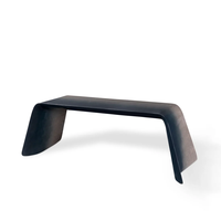 Bureau d'écriture minimaliste en bois avec structure incurvée intégrée, finition noire, bureau de designer pour bureau à domicile de luxe