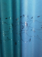 Tissu de rideau de haute qualité, à motifs de feuilles, de haute précision, avec des détails exquis, adapté aux chambres à coucher et aux salons.