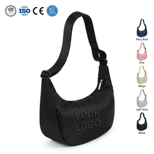 Borsa a Tracolla a Mezzaluna Personalizzata - Borsa Impermeabile Minimalista a Forma di Mezzaluna con Tracolla Larga Regolabile con Logo per Donne - Product Image 1