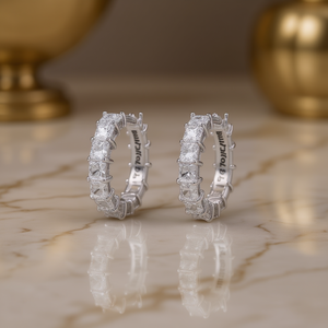 Orecchini a cerchio da donna Bulldog 5.4 in argento 925 con diamanti taglio Princess, lusso per l'uso quotidiano, montatura a griffe - Product Image 2