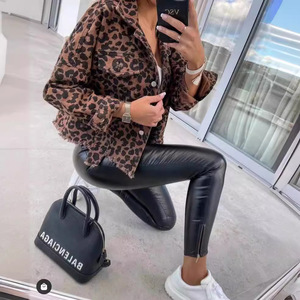 The new spring and autumn denim <strong>jacket</strong> with leopard print, long sleeve, short and loose style for women is in stock in 2025 - Product Image 4