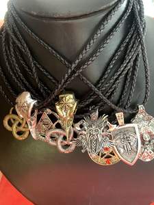 Européen Américain Hommes Rétro Animal <span class=keywords><strong>Film</strong></span> Télévision Périphérique Collier Alliage Loup Lion Démon Oeil Corbeau Mode Pendentifs Charmes - Product Image 2