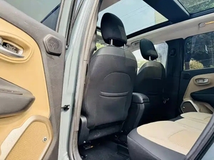 Jeep Renegade Usado Certificado con Personalización Interior, 2016 2017 2018, SUV de Alta Gama con Pantalla Táctil Conectada, Sin Accidentes - Product Image 4