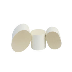 Nouveau filtre catalytique <span class=keywords><strong>universel</strong></span> à haut débit 100 <span class=keywords><strong>200</strong></span> 300 400 <span class=keywords><strong>cellules</strong></span> en céramique de cordierite à trois voies pour l'échappement des moteurs de voitures à essence - Product Image 1