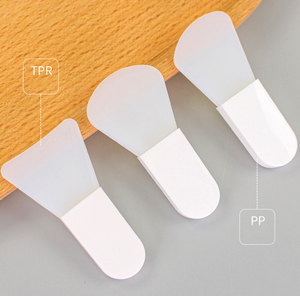 Brosse à masque facial portable en silicone mini blanche/rose/bleue, outil d'application de beauté pour le visage, spatule de nettoyage facial – Vente chaude - Product Image 1