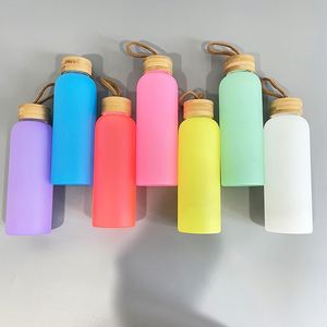Bouteille d'eau en verre coloré givré sans BPA de 750 ml avec couvercle en bambou, portable, pour le sport, 20 oz, 25 oz, personnalisable par sublimation - Product Image 2