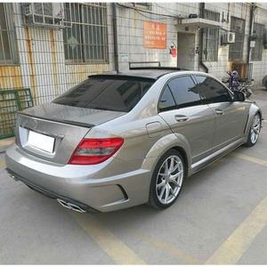 ชุดแต่งคาร์บอนไฟเบอร์แบบเปียกสำหรับรถเบนซ์ C-class Black Series รุ่นปี 2008-2010 W204 ประกอบด้วยกันชนหน้า-หลัง ฝากระโปรงหน้า และบังโคลน สภาพใหม่ - Product Image 6