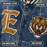 Blousons universitaires bleus personnalisés pour hommes en denim délavé à l'acide, avec écussons en chenille, fermeture à boutons-pression, rayures côtelées, coupe décontractée pour un style vintage et décontracté