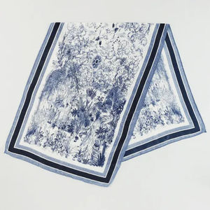 Bufanda cuadrada grande con estampado de estambres de poliéster de doble cara para mujer, chal grueso de oficina en blanco y negro de alta gama para invierno - Product Image 3